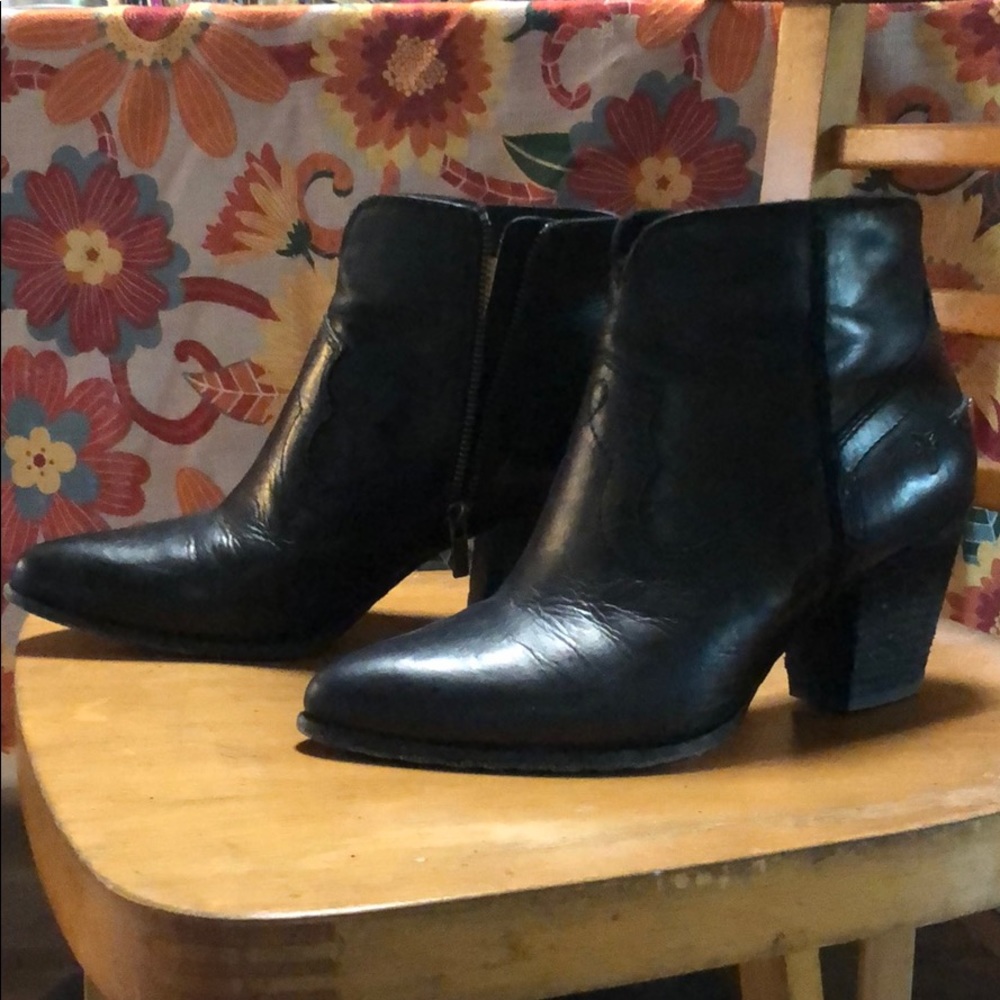 Frye Renee Short Bootie 9